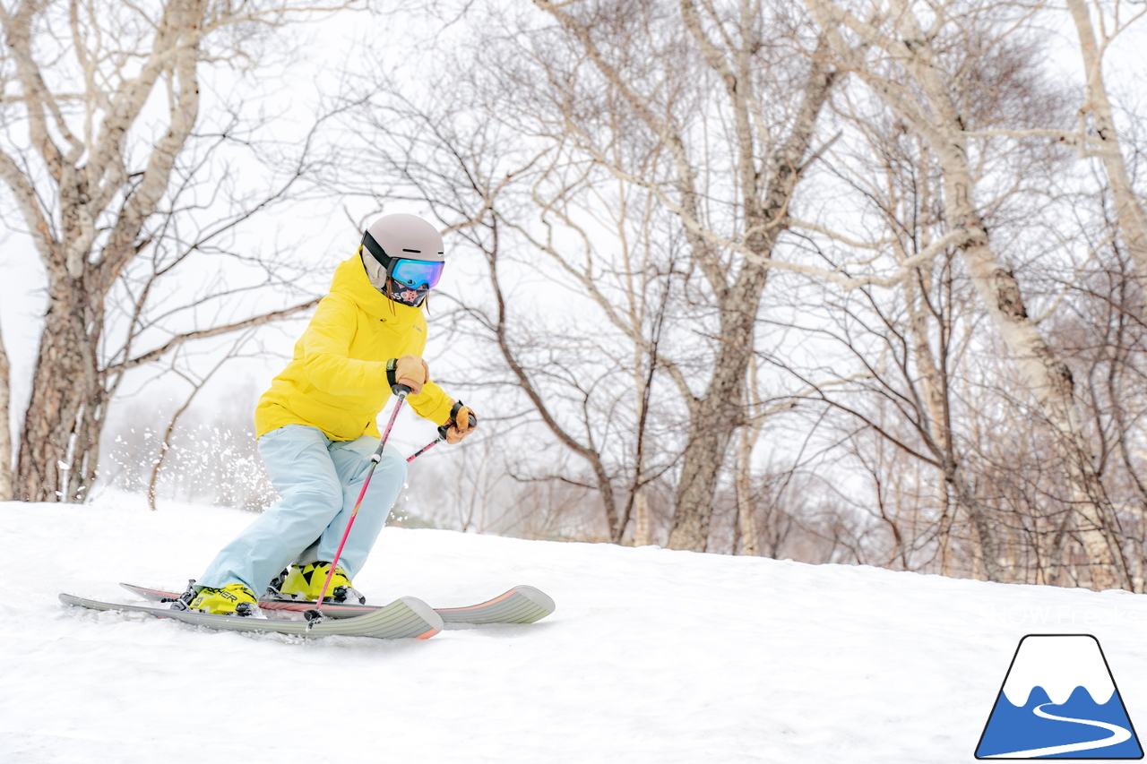 5月になっても雪たっぷり。山頂から山麓まで滑走可能なニセコアンヌプリ国際スキー場のゲレンデを、秋山穂香さんとひと滑り(^^)/